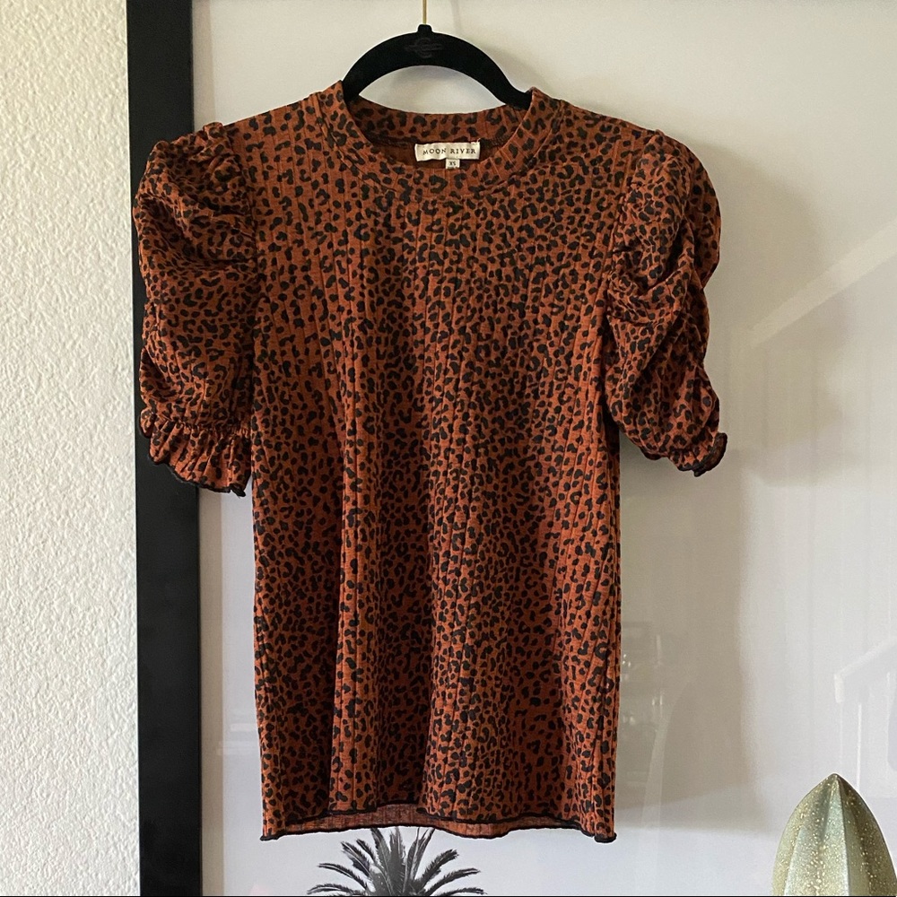 Moon River cheetah print top xs